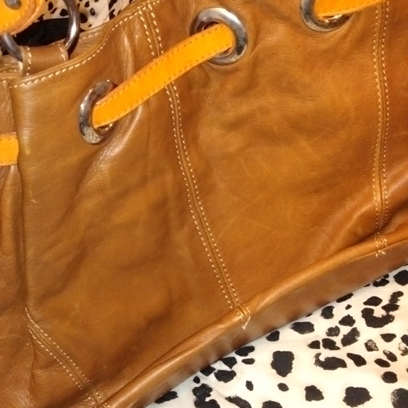 Iam selling a tote bag - Picture 2 of 8